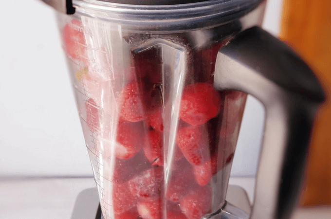 healthy strawberry ice cream ingredients_vitamix_dairy free_quick